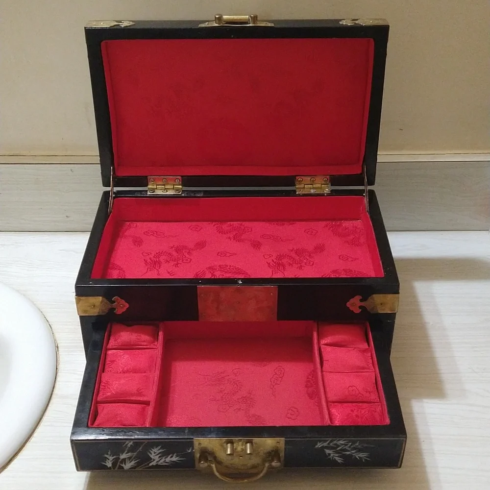 Vintage RARE MCM Japanese Decor Jewelry Box Black Lacquer & Mother of Pearl